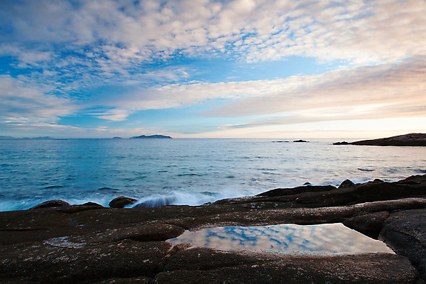 포토 JPG 해외이미지 구름 바다 백그라운드 자연 조류 날씨 산 파노라마 풍경 사람없음 야외 물 일출 환경 힘 일몰 추위 안개 바위 큼 묘사 장면 폭풍 북쪽 해외202004 해외포토 자연요소 동물 촬영기법 노을 돌_바위 크기 방향 생태계 파일형식 이미지허브