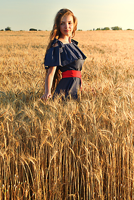 포토 JPG 해외이미지 식물 1 라이프스타일 계절 음식 빵 줄기 백그라운드 밭 농업 자연 하늘 건조 건강 옥수수 씨앗 한명 풍경 야외 여름 농작물 햇빛 농장 노란색 맑음 터치 수확 시골 황금 낟알 땅 시리얼 밀 유기농 보리 귀 스파이크 밀짚 내추럴 무료 숙성 호밀 해외202004 해외포토 웰빙 산업 컬러 날씨 곡류 사람 생활 신체부위 태양 짚 생태계 파일형식 이미지허브