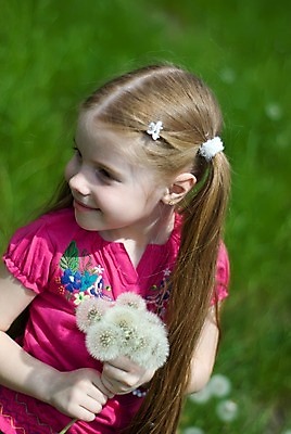 포토 JPG 해외이미지 식물 백인 여자 꽃 딸 어린이 꽃다발 밭 자연 한명 미소 사람 야외 초록색 여름 햇빛 태양 봄 뜨거움 작음 민들레 5월 해외202004 해외포토 자연요소 서양인 1 계절 컬러 농업 가족 표정 날짜 크기 생태계 파일형식 이미지허브