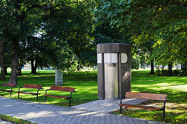 포토 JPG 해외이미지 외관 공원 건축양식 휴식 사람없음 야외 건물 방 욕실 시골 도시 위생 군중 장애인 청소 화장실 시설 심플 전자 법 변기 일반 장애 변기통 셀프 위생관리 필요 해외202004 해외포토 건축물 공공시설 건축 컨셉 관리 사람 파일형식 이미지허브