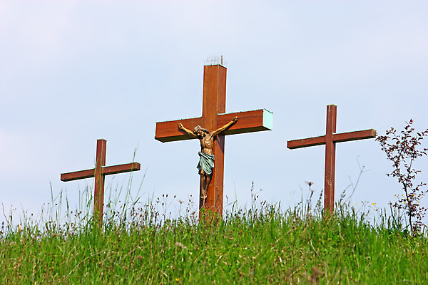 포토 JPG 해외이미지 기독교 종교 조각 십자가 하늘 사랑 사람없음 야외 조각상 교회 성경 기도 예수 성자 심볼 사인 신성 희생 천국 신앙심 옛날 해외202004 해외포토 감정 종교용품 종교건축 건물 조형물 신_종교 파일형식 이미지허브