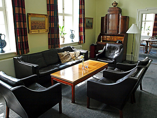 포토 JPG 해외이미지 라이프스타일 디자인 유럽 커피 가구 의자 건축양식 창문 가족 탁자 바닥 주택 실내 사람없음 내부 목재 장식 소파 방 재산 고급 우아함 가죽 리빙 진짜 해외202004 해외포토 나무 건축 나라 음료 생활용품 컨셉 재료 관계 건물 생활 금융 파일형식 이미지허브