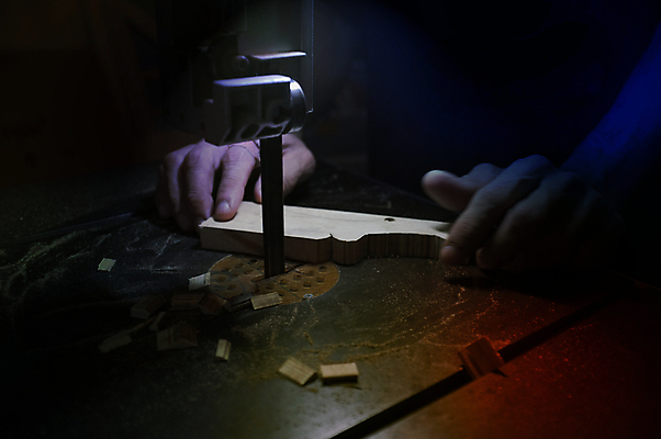 포토 JPG 해외이미지 직업 손 산업 백그라운드 노동자 주택 실내 사람없음 목재 금속 힘 기계 장비 공구 업무 작업 칼날 작업실 기술자 수리 자르기 목수 목공예 공학 DIY 유지 방법 철강 톱질 해외202004 해외포토 나무 교육 재료 모션 재질 취미 내부 건물 신체부위 도구 공예 파일형식 이미지허브