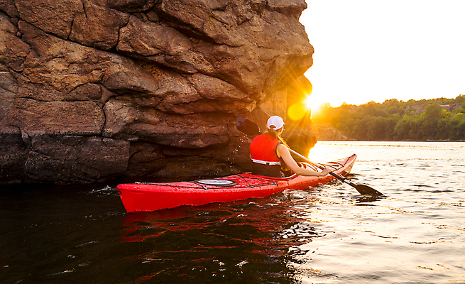 포토 JPG 해외이미지 여자 호수 여행 한명 상반신 성인 야외 물 여름 강 젖음 카약 뱃놀이 성인여자한명만 해외202004 해외포토 자연요소 1 계절 배_교통 사람 전통놀이 수상스포츠 여자한명만 성인여자만 파일형식 이미지허브