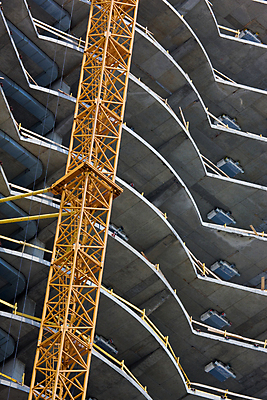 포토 JPG 해외이미지 새로움 사람없음 건물 금속 도시 땅 아래 기중기 철강 콘크리트 해외202004 해외포토 건축물 컨셉 재질 중장비 방향 위치 파일형식 이미지허브