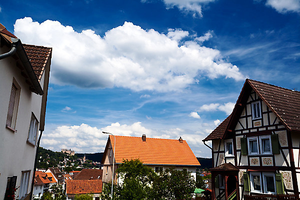 포토 JPG 해외이미지 구름 전통 외관 문화 여행 건축양식 하늘 주택 독일 사람없음 야외 건물 여름 파란색 마을 맑음 도시 타운 해외202004 해외포토 자연요소 건축물 계절 건축 유럽 컬러 날씨 파일형식 이미지허브