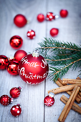 포토 JPG 해외이미지 잎 크리스마스장식 크리스마스 실내 사람없음 아웃포커스 시나몬스틱 오너먼트 나무배경 해외202004 해외포토 식물 기념일 백그라운드 촬영기법 내부 시나몬 파일형식 이미지허브