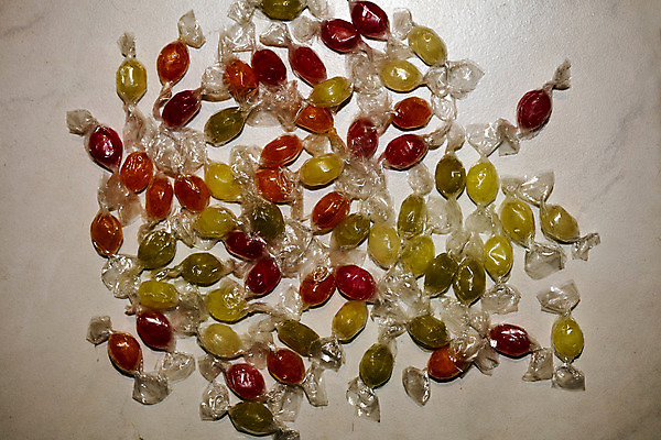 포토 JPG 해외이미지 모양 종이 어린이 음식 분홍색 유리 휴가 디저트 아이디어 발렌타인데이 막대사탕 사탕 3 사랑 사람없음 목재 장식 빨간색 초록색 컬러풀 파티 꼬리표 세일 흰색 하트 마음 축하 오픈 그룹 닫기 달콤 작음 설탕 석공 정물화 해외202004 해외포토 나무 감정 컬러 컨셉 재료 모션 데이이벤트 재질 사람 이벤트 라벨 맛 크기 그림 파일형식 이미지허브