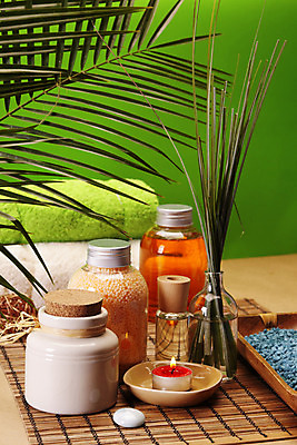 포토 JPG 해외이미지 라이프스타일 선 신체 자연 휴식 건강 사람없음 초록색 수건 스파 목욕 화장품 욕실 액체 고급 빨래 허브 피부관리 아로마 소금 비누 아로마테라피 테라피 내추럴 돌봄 위생관리 해외202004 해외포토 식물 컬러 컨셉 가사 모션 관리 생활 위생용품 뷰티 청결 생태계 파일형식 이미지허브