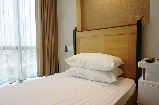 포토 JPG 해외이미지 벽 창문 탁자 호텔 전등 새로움 바닥 실내 건강 병원 서기 사람없음 내부 치료 방 고통 장비 환자 기구 침대 대접 질병 입장 외과 병실 순서 돌봄 위생관리 치유 헬프 회복 살균 해외202004 해외포토 감정 가구 컨셉 의학 모션 숙소 조명 관리 도움 파일형식 이미지허브