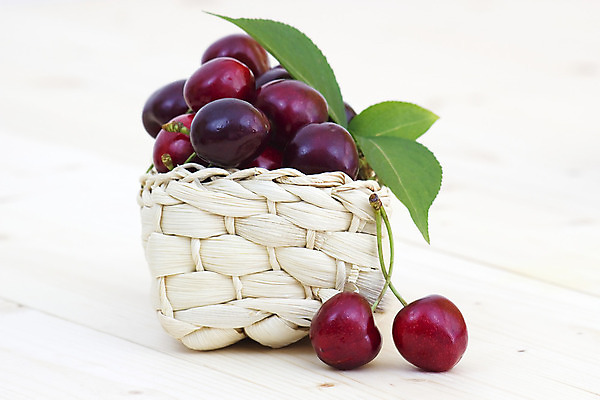 포토 JPG 해외이미지 열매 음식 백그라운드 잎 다이어트 과일 디저트 건강 사람없음 가로 빨간색 초록색 컬러풀 바구니 정원 활발 흰색 신선 체리 닫기 달콤 맛 상쾌 유기농 내추럴 고립 숙성 식용 해외202004 해외포토 식물 웰빙 감정 컬러 컨셉 모션 파일형식 이미지허브