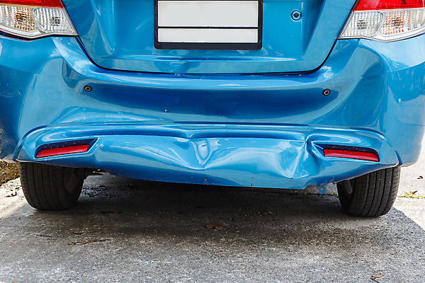 포토 JPG 해외이미지 도로 신체 자동차 거리 안전 사람없음 파란색 금속 손상 흰색 수리 충돌 사건 중개인 타이어 보험 깨짐 범퍼 자동 해외202004 해외포토 직업 길 육상교통 컬러 컨셉 교통시설 재질 파일형식 이미지허브