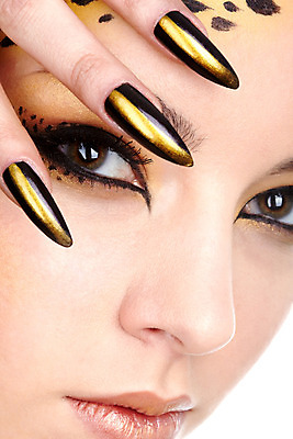 포토 JPG 해외이미지 모델 응시 여자 유럽 얼굴 한명 사람 노란색 유행 고양이 흰색 화려 닫기 손톱관리 손톱 육식동물 사냥꾼 표범 고립 바디페인팅 발톱 집게발 스타일 해외202004 해외포토 동물 직업 1 손 시선 나라 컬러 컨셉 포유류 모션 발 신체부위 반려동물 네일아트 파일형식 이미지허브