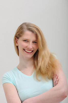 포토 JPG 해외이미지 행복 감정 얼굴 한명 웃음 사람 금발 머리 활발 표현 자신감 긍정 반가움 해외202004 해외포토 1 헤어스타일 컨셉 표정 신체부위 파일형식 이미지허브