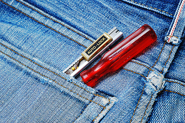 포토 JPG 해외이미지 직업 손 옷 산업 백그라운드 컨셉 신체 부분 노동자 서기 사람 성인 사람없음 빨간색 파란색 숫자 유행 금속 장비 기구 공구 청바지 스패너 업무 작업 엔지니어 수리 주머니 엉덩이 서비스 고정 펜치 정비공 당나귀 건축업자 철강 해외202004 해외포토 문자 건축 컬러 바지 모션 재질 신체부위 도구 말_동물 기술자 파일형식 이미지허브