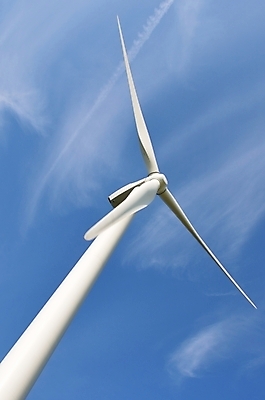 포토 JPG 해외이미지 산업 하늘 바람 사람없음 초록색 파란색 농장 환경 탑 금속 힘 재활용 풍차 발전기 에너지 흰색 프로펠러 각도 유지 방앗간 혁명 효율 해외202004 해외포토 자연요소 건축물 컬러 컨셉 농업 재질 날씨 발전소 친환경 파일형식 이미지허브