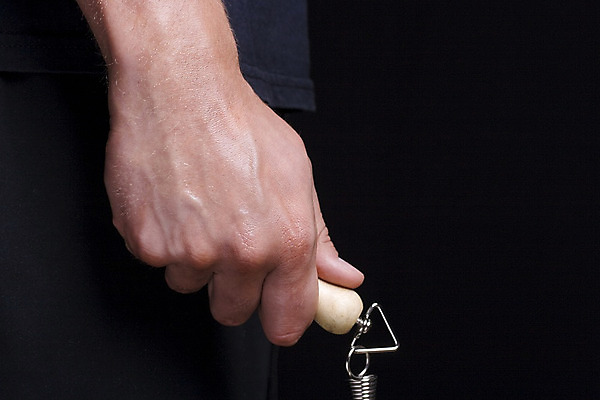 포토 JPG 해외이미지 손 옷 밧줄 줄 스포츠 셔츠 반바지 손가락 건강 손잡이 사람 사람없음 목재 운동 점프 검은색 힘 장비 엄지손가락 잡기 코드 피부 연습 체육관 땀 에어로빅 기어 정맥 목록 운동가 해외202004 해외포토 나무 컬러 상의 재료 바지 모션 신체부위 춤 혈관 파일형식 이미지허브