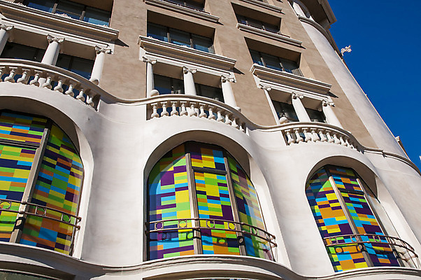 포토 JPG 해외이미지 외관 문화 비즈니스 건축양식 창문 유리 하늘 미래 사람없음 건물 장식 사무실 탑 금속 고층빌딩 수확 발코니 도시 화려 스페인 묘사 각도 지역 바르셀로나 해외202004 해외포토 건축물 건축 유럽 컨셉 농업 재질 빌딩 파일형식 이미지허브