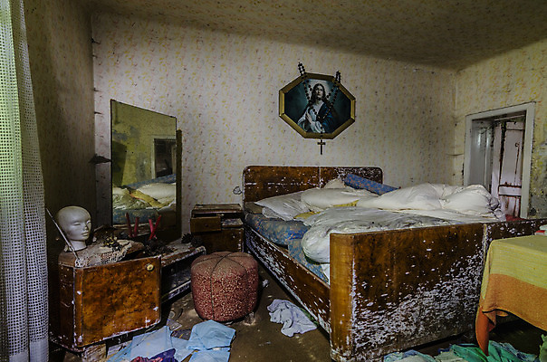 포토 JPG 해외이미지 벽 건축양식 창문 주택 이야기 사람없음 건물 탐험 역사 빌라 천연기념물 발견 떠남 무인 옛날 파멸 해외202004 해외포토 건축물 건축 컨셉 모션 파일형식 소멸 이미지허브