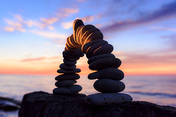 포토 JPG 해외이미지 모양 선 컨셉 곡선 자연 숙이기 해변 사람없음 쌓기 일출 스파 화목 일몰 조약돌 바위 원형 그룹 저녁 명상 흙더미 완벽 평형 해외202004 해외포토 도형 바다 포즈 모션 노을 수영 흙 돌_바위 야간 생태계 파일형식 더미 이미지허브