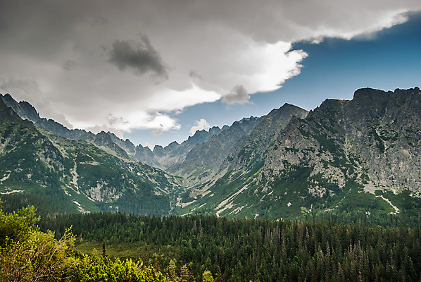 포토 JPG 해외이미지 나무 구름 유럽 여행 자연 하늘 산 풍경 경사 사람없음 야외 초록색 여름 파란색 활발 하이킹 바위 숲 땅 언덕 침엽수 흐림 슬로바키아 해외202004 해외포토 자연요소 식물 계절 나라 컬러 컨셉 레저 날씨 돌_바위 생태계 파일형식 이미지허브