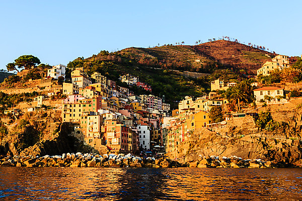 포토 JPG 해외이미지 나무 유럽 바다 여행 오렌지 건축양식 하늘 낚시 주택 풍경 사람없음 건물 빨간색 물 여름 파란색 컬러풀 노란색 마을 항구 황혼 일몰 이탈리아 새벽 보트 중세 저녁 지중해 언덕 그림 포트 타운 옛날 해외202004 해외포토 자연요소 식물 건축물 계절 건축 나라 컬러 배_교통 과일 교통시설 레저 노을 도시 역사 야간 파일형식 이미지허브