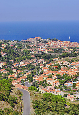 포토 JPG 해외이미지 바다 휴가 주택 풍경 사람없음 프랑스 가을 만 지중해 언덕 포트 동쪽 남쪽 해외202004 해외포토 계절 유럽 건물 방향 파일형식 이미지허브