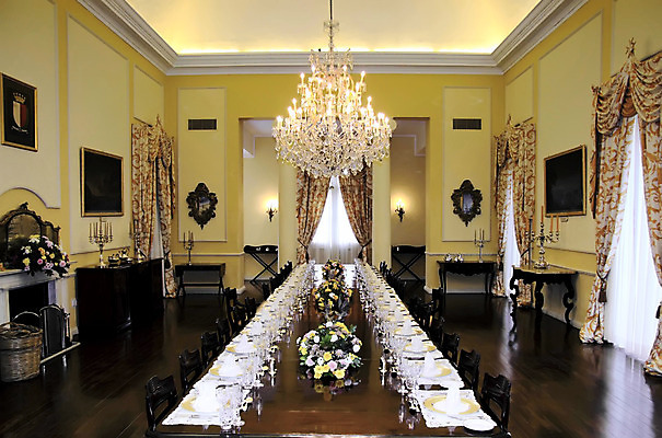 포토 JPG 해외이미지 라이프스타일 유럽 문화 가구 건축양식 창문 탁자 주택 사람없음 내부 건물 세트 문 식사 궁전 중세 고급 지중해 묘사 리빙 마무리 몰타섬 바로크 솜씨 웅장함 특별함 해외202004 해외포토 건축물 건축 나라 바다 섬 생활용품 컨셉 고건축 생활 역사 몰타 파일형식 이미지허브