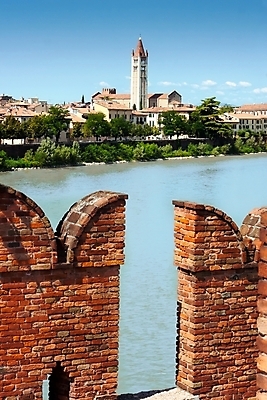 포토 JPG 해외이미지 전통문화 여행 사람없음 여름 도시풍경 햇빛 성당 이탈리아 이탈리아문화 조경 종탑 랜드마크 해외202004 해외포토 전통 계절 유럽 문화 종교건축 풍경 태양 탑 도시 유럽문화 파일형식 이미지허브