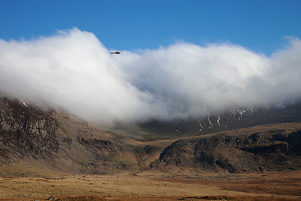 포토 JPG 해외이미지 구름 하늘 날씨 산 풍경 사람없음 야외 파란색 걷기 트래킹 해외202004 해외포토 자연요소 컬러 모션 레저 파일형식 이미지허브