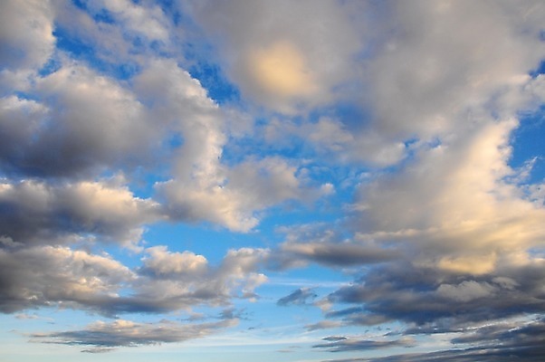 포토 JPG 해외이미지 구름 실루엣 종교 하늘 풍경 사람없음 빛 컬러풀 햇빛 태양 일출 황혼 일몰 분위기 황금 폭풍 특별함 해외202004 해외포토 자연요소 컬러 컨셉 날씨 촬영기법 노을 파일형식 이미지허브