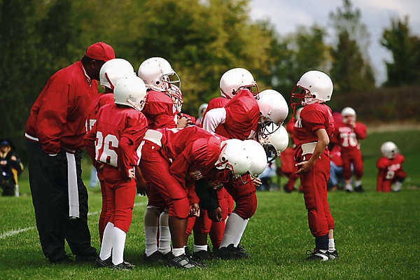 포토 JPG 해외이미지 라이프스타일 남자 스포츠 유니폼 밭 놀이 소년 사람없음 빨간색 친구 청춘 운동 축구 경쟁 에너지 게임 헬멧 결심 대표 공격 집중 연습 어깨 리더 열광 골 규율 저지 쿼터백 통일 플레이어 해외202004 해외포토 옷 어린이 컬러 컨셉 농업 관계 모션 건강 사람 생활 신체부위 구기 보호장비 파일형식 이미지허브