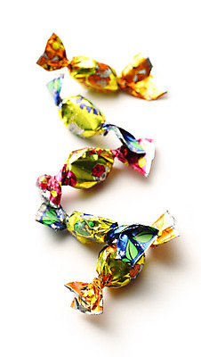 포토 JPG 해외이미지 음식 다이어트 포장 휴가 디저트 사탕 선물 사람없음 빨간색 세로 세트 노란색 과자 초콜릿 침묵 흰색 그룹 달콤 설탕 자르기 수집 은박지 슛 광택 충동구매 고립 프랄린 많음 해외202004 해외포토 컬러 컨셉 모션 건강 쇼핑 소리 맛 과소비 파일형식 이미지허브