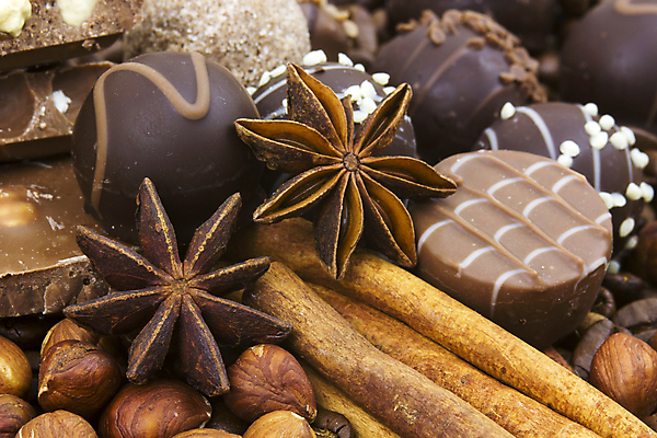 포토 JPG 해외이미지 커피 음식 백그라운드 크리스마스 디저트 콩 발렌타인데이 사람없음 초콜릿 검은색 어둠 견과류 달콤 맛 설탕 향신료 아로마 칼로리 성분 시나몬 프랄린 개암 해외202004 해외포토 기념일 열매 음료 컬러 컨셉 데이이벤트 곡류 향미료 파일형식 이미지허브