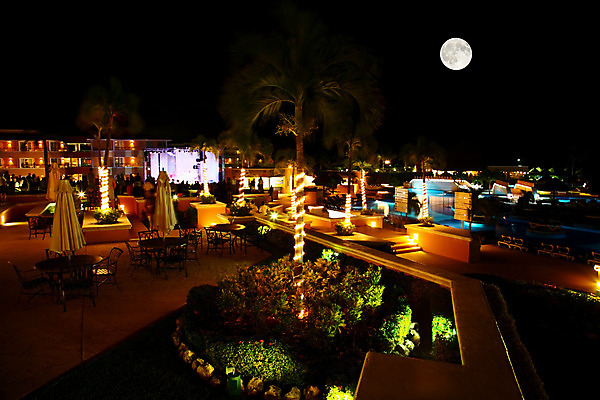 포토 JPG 해외이미지 나무 라이프스타일 바다 여행 패턴 자연 하늘 표면 휴가 휴식 열대 수영장 손바닥 풍경 사람없음 야외 물 여름 파란색 반사 수영 침묵 꿈 달 고급 야간 저녁 시원함 빌라 가득함 휴양지 이국적 터키석 파라다이스 수평선 해외202004 해외포토 자연요소 식물 손 계절 컬러 컨셉 무늬 주택 생활 소리 장소 수상스포츠 보석 생태계 파일형식 이미지허브