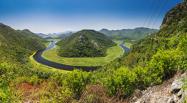 포토 JPG 해외이미지 나무 식물 공원 유럽 호수 여행 잎 곡선 자연 표면 휴가 휴식 산 파노라마 숙이기 풍경 사람없음 초록색 물 여름 강 벚꽃 보트 정상 숲 언덕 좁은 지역 몬테네그로 발칸반도 전국 해외202004 해외포토 자연요소 계절 공공시설 꽃 나라 선 컬러 포즈 컨셉 배_교통 촬영기법 생태계 파일형식 이미지허브