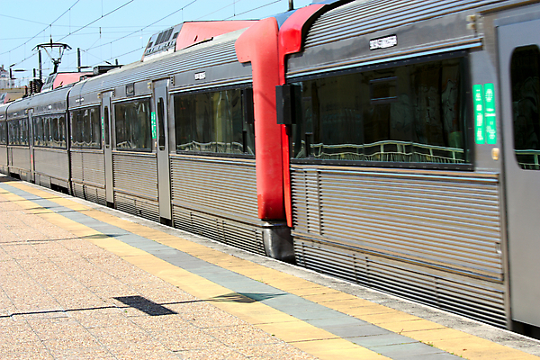 포토 JPG 해외이미지 라이프스타일 남자 여행 포즈 백그라운드 비즈니스 교통시설 모션 추상 전등 사람없음 파란색 기차 도시 시간 전철 역 소프트포커스 속도 출퇴근 장면 승객 지하 단상 빛망울 선로 철강 방식 해외202004 해외포토 육상교통 컬러 교통 무늬 조명 대중교통 촬영기법 사람 생활 빛 시설 파일형식 이미지허브