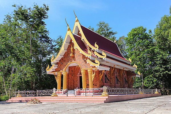 포토 JPG 해외이미지 나무 전통 외관 아시아 종교 문화 불교 건축양식 태국 하늘 미술 동양인 사람없음 건물 파란색 교회 마을 흰색 기도 시골 사찰 역사 황금 숲 신성 수도원 옛날 웅장함 해외202004 해외포토 식물 건축물 건축 나라 컬러 종교건축 문화예술 인종 파일형식 이미지허브