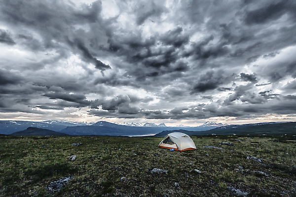 포토 JPG 해외이미지 구름 공원 호수 야생동물 여행 자연 하늘 날씨 휴가 산 주택 스웨덴 국립공원 텐트 풍경 사람없음 야외 초록색 여름 일몰 봄 캠핑 하이킹 황무지 고독 보호 저녁 캠핑장 언덕 배낭여행 드라마 멀리 기후변화 해외202004 해외포토 자연요소 동물 계절 공공시설 감정 컬러 컨셉 레저 북유럽 캠핑도구 건물 노을 변화 야간 생태계 파일형식 이미지허브