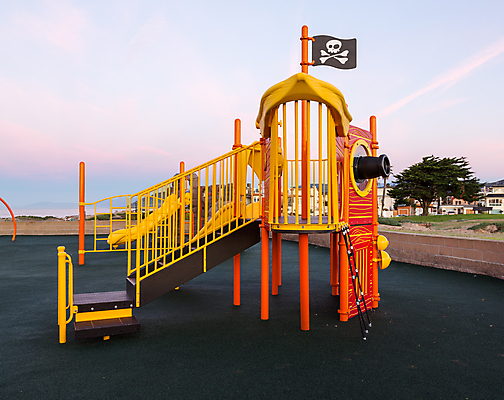 포토 JPG 해외이미지 공원 어린이 스포츠 사다리 놀이 주택 프레임 사람없음 야외 목재 빨간색 세트 컬러풀 운동 노란색 계단 금속 힘 새벽 장비 게임 깃발 미끄럼틀 놀이터 플라스틱 오르기 땅바닥 해외202004 해외포토 자연요소 나무 공공시설 컬러 재료 모션 재질 바닥 건강 사람 건물 도구 놀이기구 파일형식 이미지허브