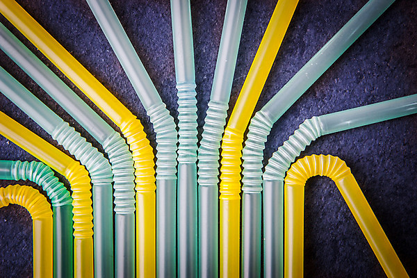 포토 JPG 해외이미지 음료 탁자 사람없음 파란색 세트 노란색 검은색 칵테일 막대기 구성 석판 정물화 해외202004 해외포토 컬러 가구 주류 그림 파일형식 이미지허브