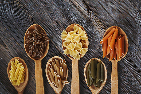 포토 JPG 해외이미지 모양 전통 음식 백그라운드 채소 재료 텍스트 탁자 파스타 스파게티 요리 사람없음 목재 노란색 우주 이탈리아 수확 시골 그룹 밀 국수 날것 튜브 타입 내추럴 그런지 마카로니 생식 카피스페이스 통밀 탈리아텔레 해외202004 해외포토 나무 유럽 컬러 가구 농업 곡류 서양음식 공백 면류 파스타면 파일형식 이미지허브