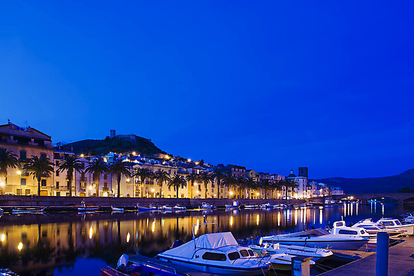 포토 JPG 해외이미지 주간 외관 유럽 섬 여행 백그라운드 건축양식 하늘 휴가 주택 파노라마 풍경 사람없음 야외 건물 물 여름 파란색 강 컬러풀 햇빛 평화 마을 이탈리아 도시 중세 역사 지중해 언덕 슛 타운 남쪽 옛날 해외202004 해외포토 자연요소 건축물 계절 건축 나라 바다 컬러 컨셉 촬영기법 태양 방향 파일형식 이미지허브