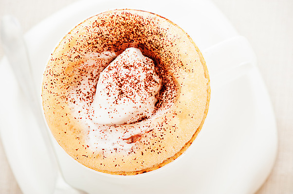 포토 JPG 해외이미지 식기 커피 음료 음식 백그라운드 아침 추상 미술 사람없음 컵 갈색 초콜릿 숟가락 검은색 거품 카페 우유 머그컵 흰색 하트 뜨거움 액체 아침식사 컵받침 크림 오브젝트 싱글 심플 아로마 카푸치노 에스프레소 고립 단절 라떼 모카 카페인 무알코올 해외202004 해외포토 주간 모양 컬러 무늬 문화예술 디저트 유제품 수저 상점 식사 받침대 파일형식 이미지허브