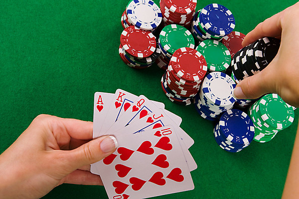 포토 JPG 해외이미지 손 여자 백그라운드 놀이 탁자 사람없음 빨간색 초록색 검은색 게임 흰색 마음 우승 10 원형 신용카드 4 도박 위험 왕 배열 삽 카지노 기회 포커 잭 여왕 곤봉 에이스 해외202004 해외포토 도형 스포츠용품 컬러 가구 컨셉 사람 신체부위 금융 숫자 최고 트럼프 파일형식 이미지허브