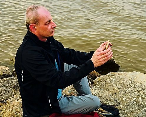 포토 JPG 해외이미지 직업 1 라이프스타일 응시 남자 행복 포즈 벤치 자연 모바일 건강 한명 미소 사람 정장 성인 파란색 스마트폰 사무실 유행 걷기 도시 자신감 경영자 지역 부름 경영 해외202004 해외포토 시선 옷 감정 컬러 의자 비즈니스 모션 표정 생활 핸드폰 스마트기기 리더 생태계 파일형식 이미지허브