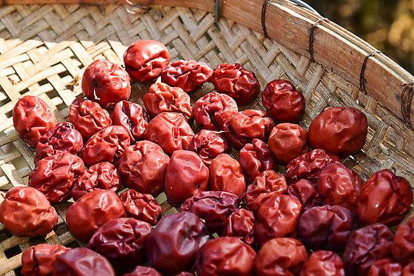 포토 JPG 해외이미지 전통 음식 농업 과일 재료 건조 건강 동양인 사람없음 빨간색 농작물 약 일본 중국 사막 매트 수확 원형 그룹 날짜 달콤 수집 허브 대나무 유기농 흙더미 내추럴 숙성 이국적 치료제 많음 해외202004 해외포토 도형 나무 식물 웰빙 산업 아시아 컬러 컨셉 의학 인종 흙 맛 파일형식 더미 이미지허브