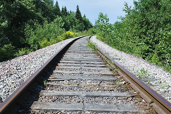 포토 JPG 해외이미지 나무 구름 도로 길 여행 2 곡선 교통시설 하늘 거리 풍경 사람없음 초록색 파란색 금속 기차 시골 중앙 고독 승차 왼쪽 철 트랙 덩어리 더블 무한 방법 직진 철강 해외202004 해외포토 자연요소 식물 감정 선 육상교통 컬러 교통 모션 재질 대중교통 방향 시설 파일형식 이미지허브