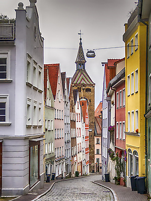 포토 JPG 해외이미지 구름 도로 벽 건축양식 지붕 거리 주택 독일 사람없음 건물 우주 탑 어둠 회색 조약돌 도시 역사 수리 좁은 구시가지 복원 옛날 줄서기 회복 바이에른 바이에른사람 해외202004 해외포토 자연요소 건축물 건축 유럽 길 컬러 컨셉 교통시설 모션 돌_바위 파일형식 이미지허브