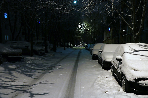 포토 JPG 해외이미지 계절 도로 여행 겨울 교통시설 자동차 자연 날씨 거리 사람없음 야외 냉동 얼음 운전 추위 덮개 흰색 신선 도시 주차 서리 폭풍 온도 문제 타운 눈보라 제비 1월 나쁜 깊이 리가 방법 자동 폭설 눈내림 해외202004 해외포토 자연요소 길 육상교통 컬러 교통 모션 조류 눈_날씨 뚜껑 날짜 자연재해 시설 생태계 파일형식 이미지허브